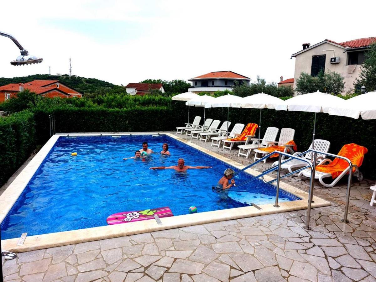 Apartments Baksa Kanfanar Exterior photo